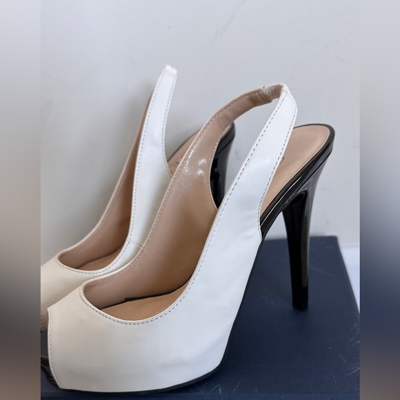 Elegant peep-toe pump from guess. - Picture 3 of 12